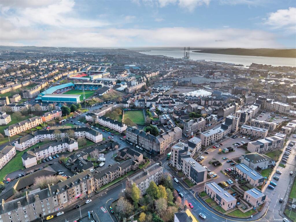 1R 102 Strathmartine Road Dundee-3.JPG