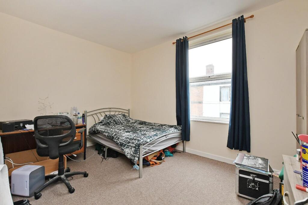 1st floor front bedroom 2.JPG