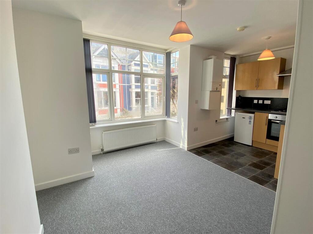 Flat 3, 6 Trebarwith Crescent Lounge