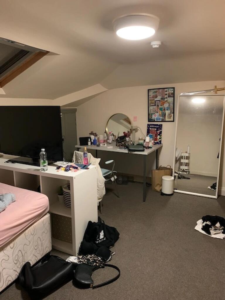 A spacious and inviting large double bedroom wi...