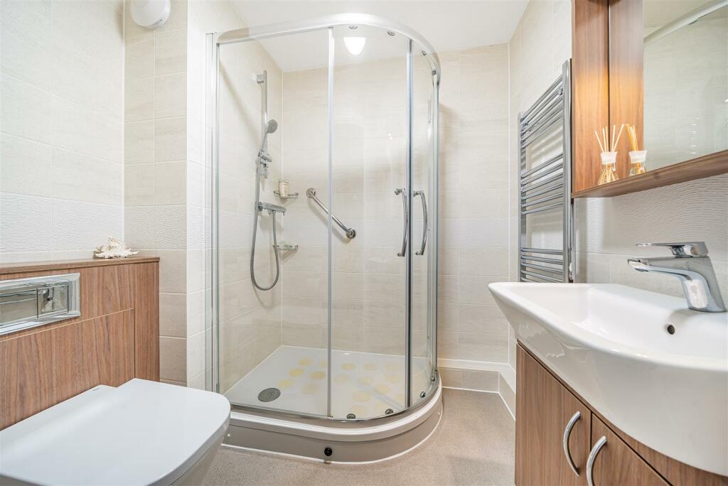 Shower Room.jpg