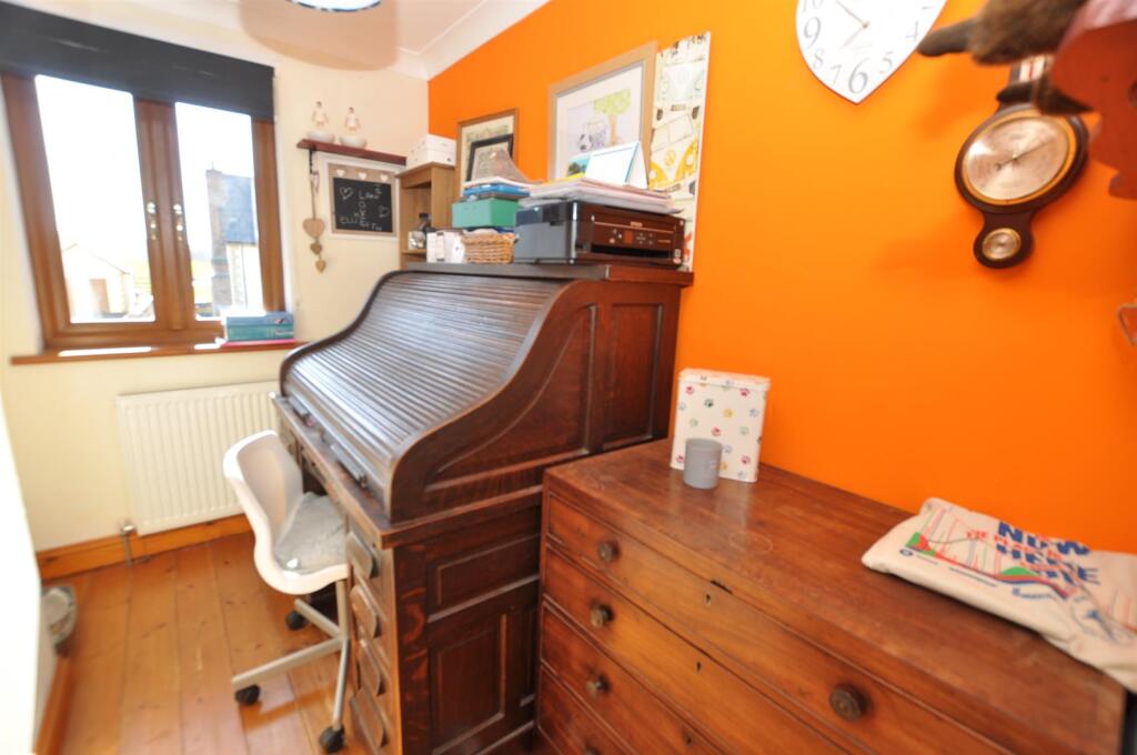 Bedroom 3/home office