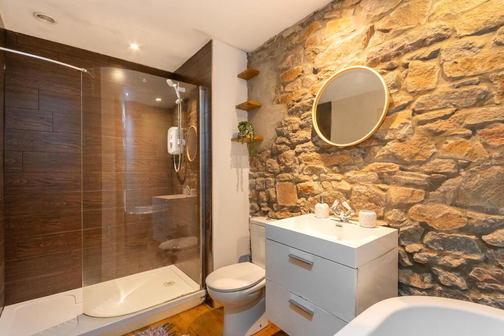 4C4CSP - Bathroom B.jpg