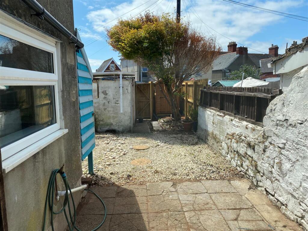 21 Phyllis Street - back garden.jpg