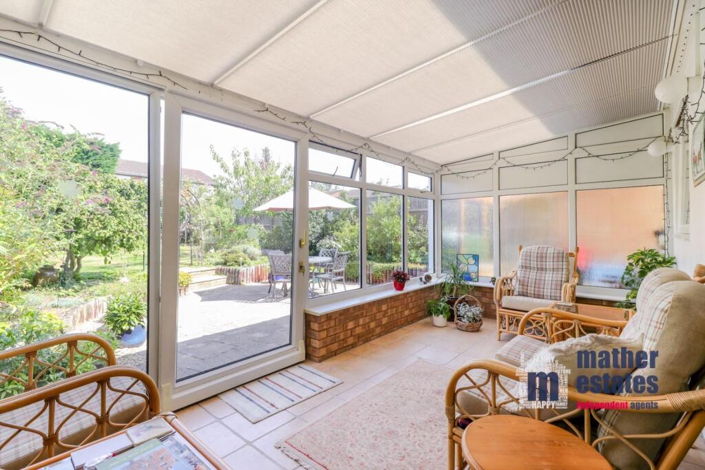 39 Sish Lane, Stevenage, SG1-21.jpg