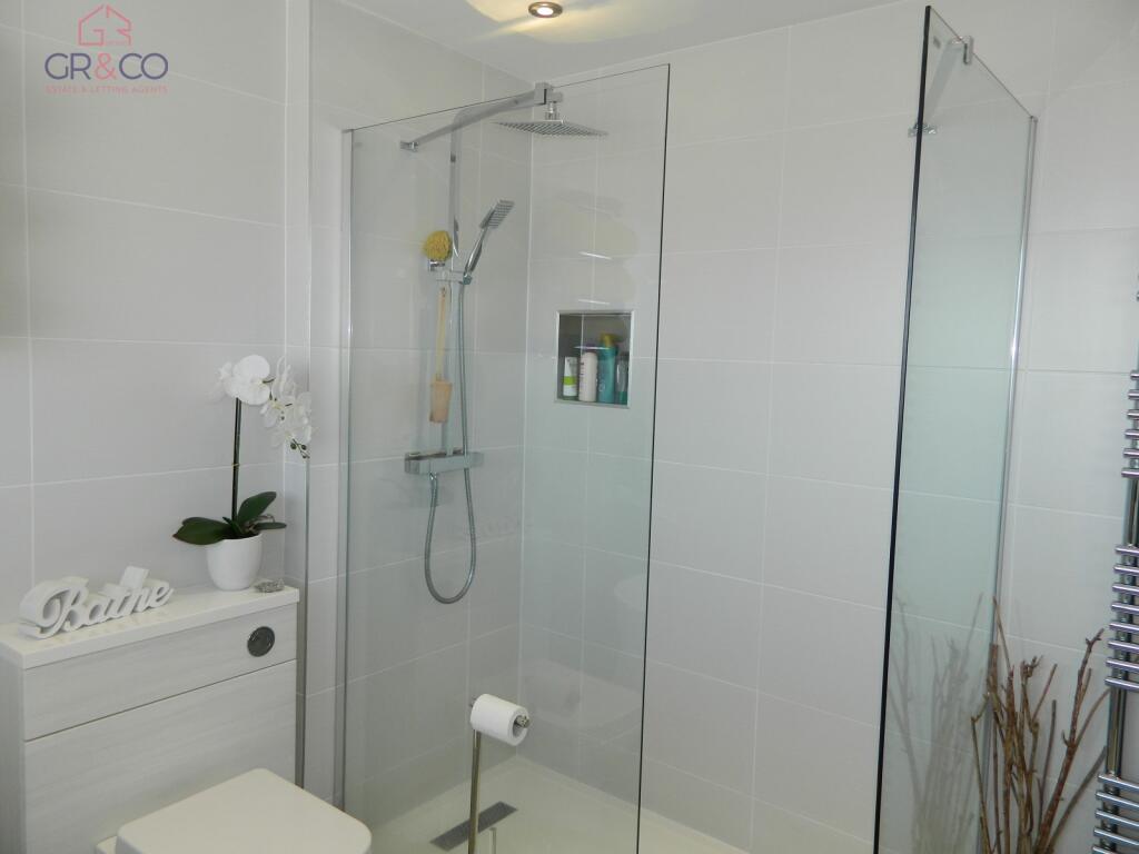 Master Suite &amp; Bathroom