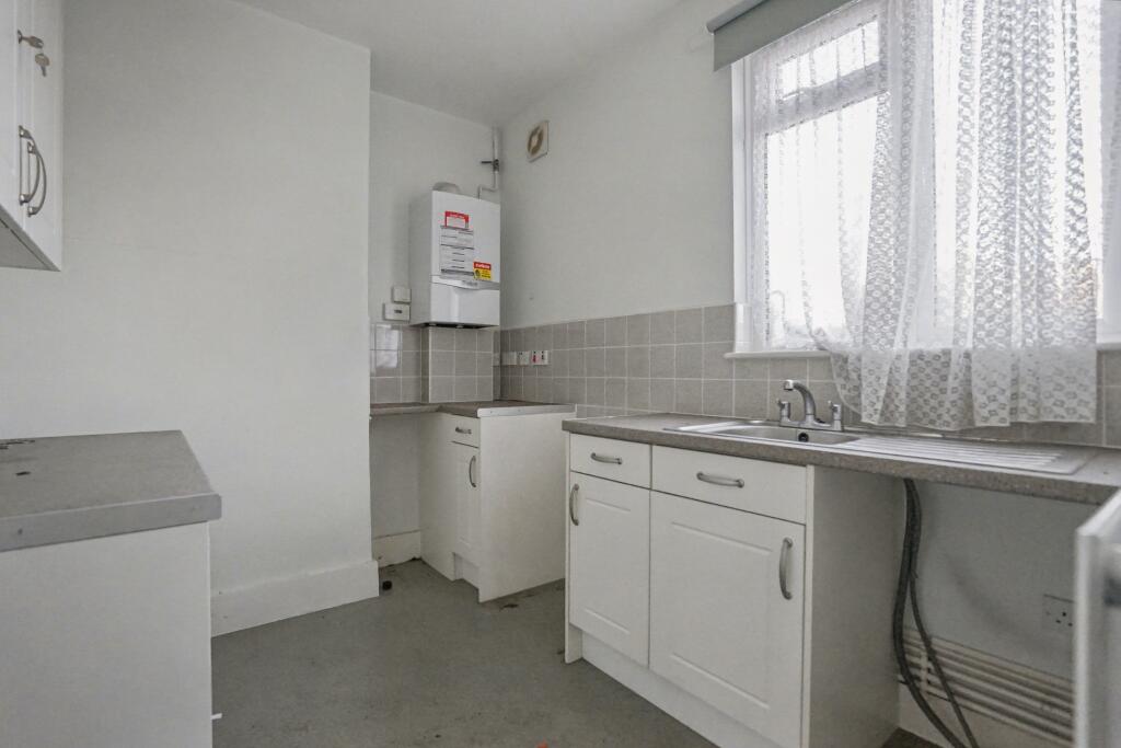 Flat 1, 104 Goldsmith Avenue, Acton, London, W3 6HW