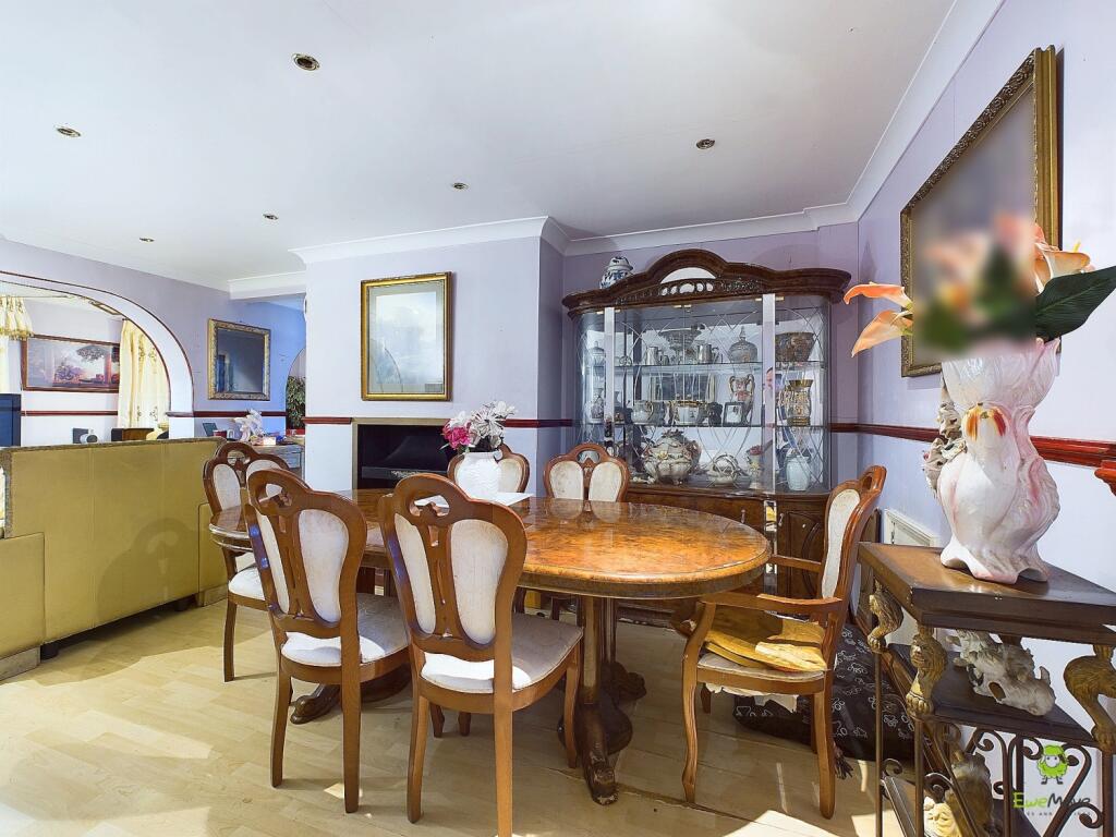 CAM04399G0-PR0023-STILL008