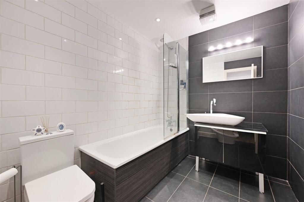 Hammersmith Grove - Bathroom3 (1).JPG