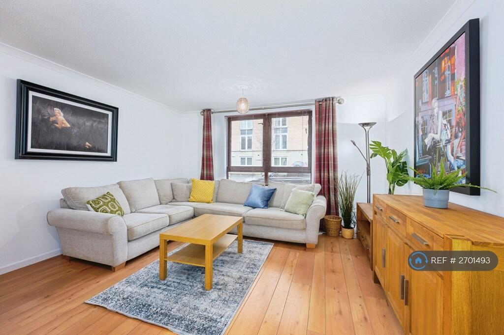 Superb Newly Decorated Flat