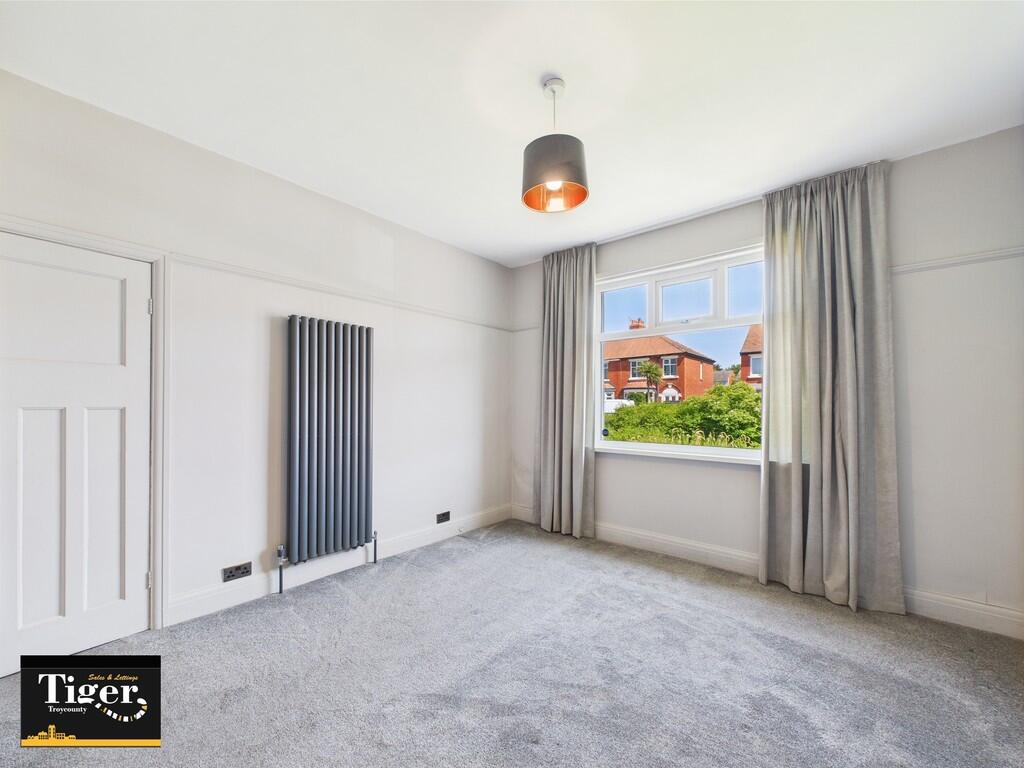 CAM02176G0-PR0586...