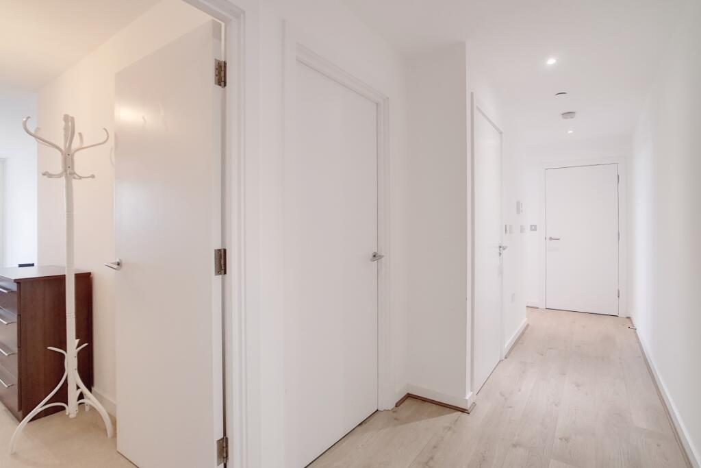 2_Hall_1