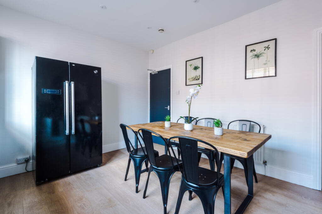 58 Richmond Mount, Living Room 7