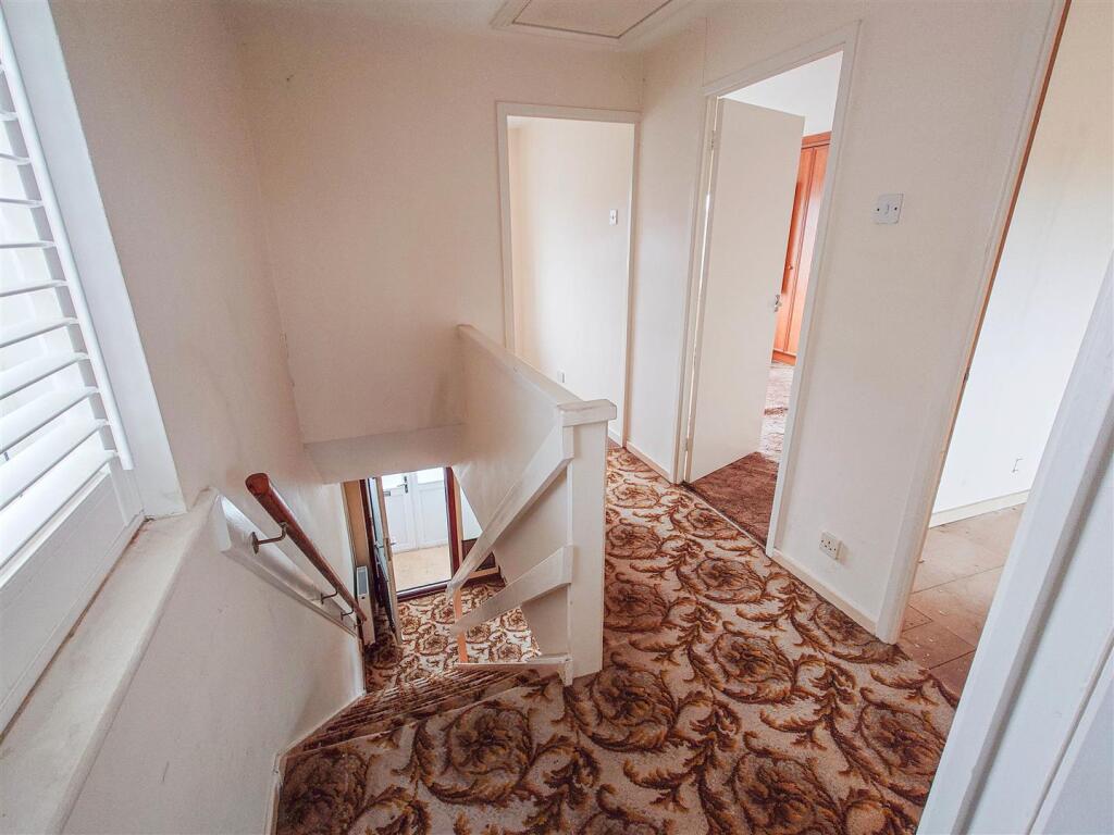 FIRST FLOOR LANDING