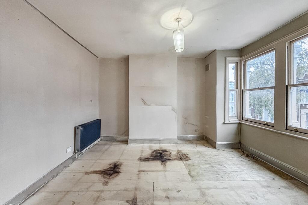 Flat B, 80 Charteris Road, Brent, London NW6 7EX