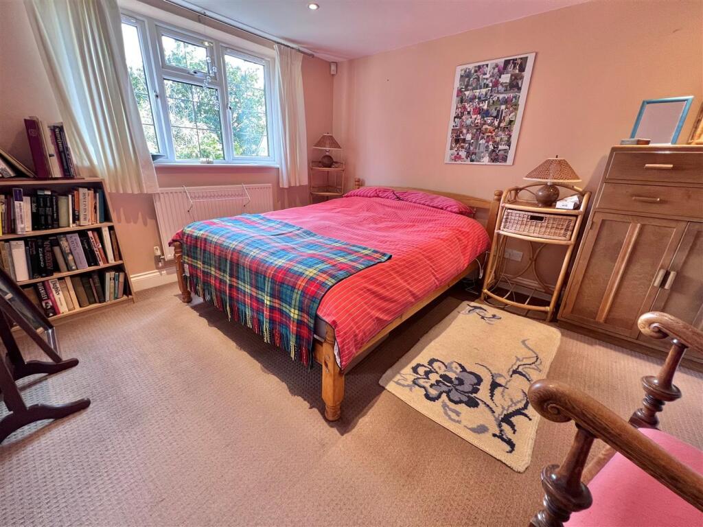 Bedroom 2a.jpg