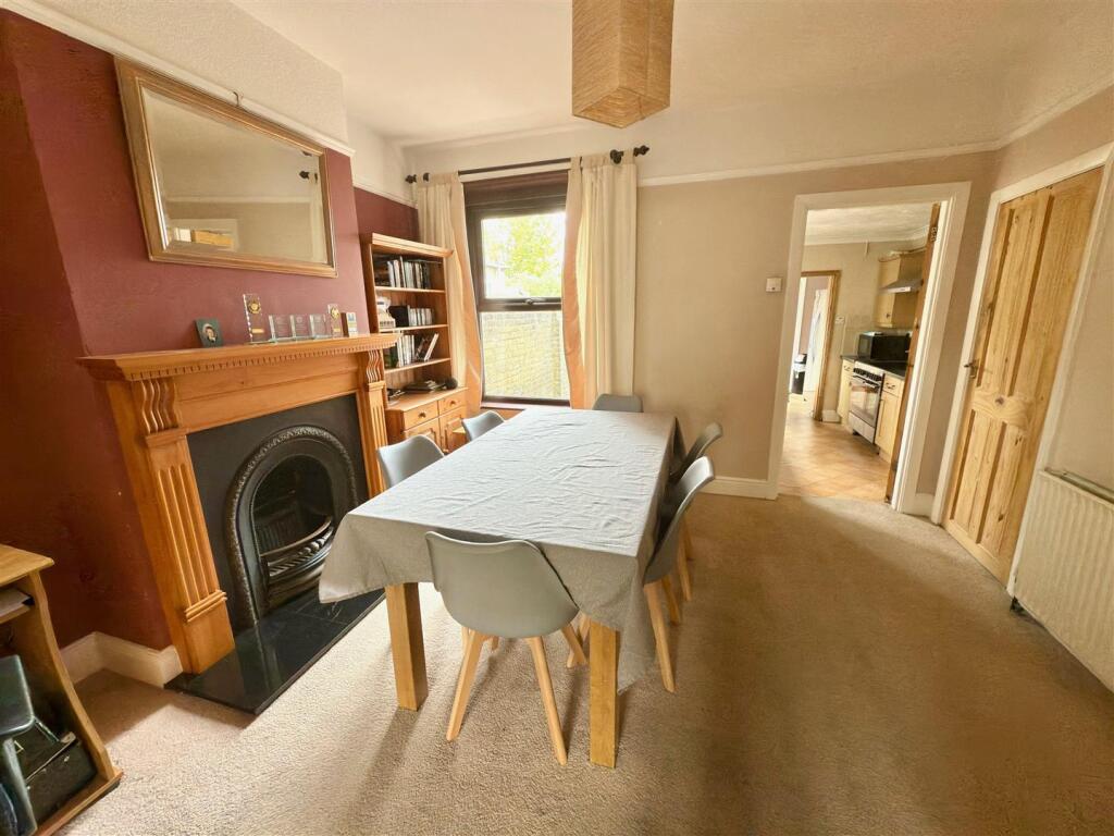 Dining Area.jpg