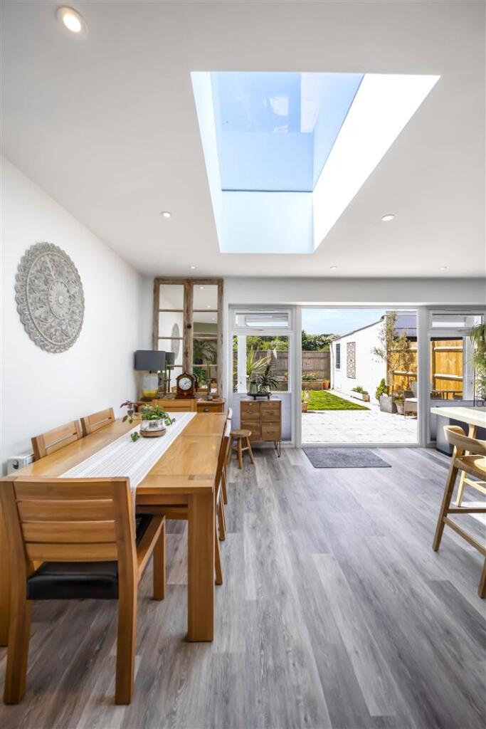 Greenleas 32 DINING TO GARDEN.jpeg