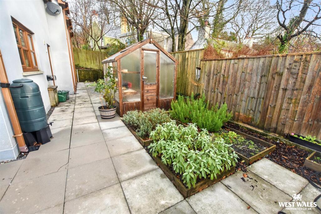 7 - 2025-12-12T203837.055.jpg