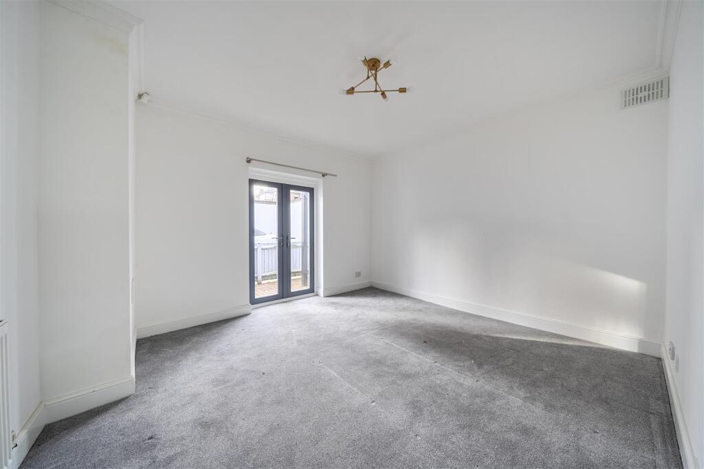 bedroom and doors to garden .jpg