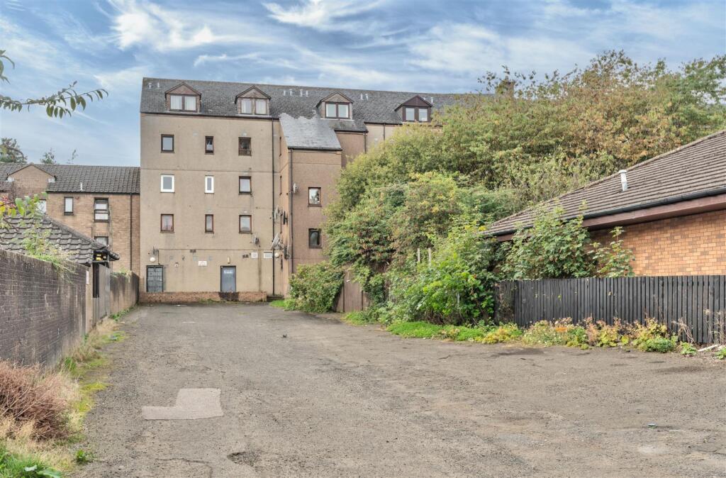 Flat 9 - 99 Strathmartine Road Dundee (1).jpg