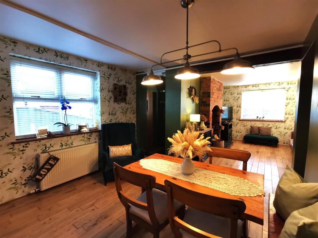 lounge diner 1.jpg