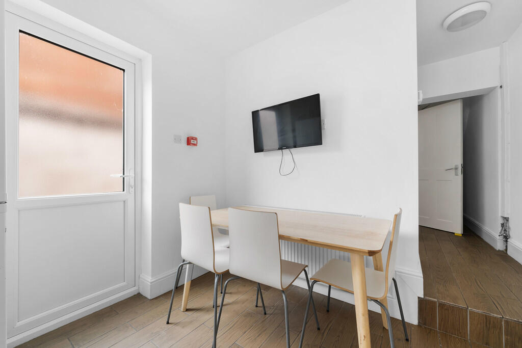 19 West Lorne Str...