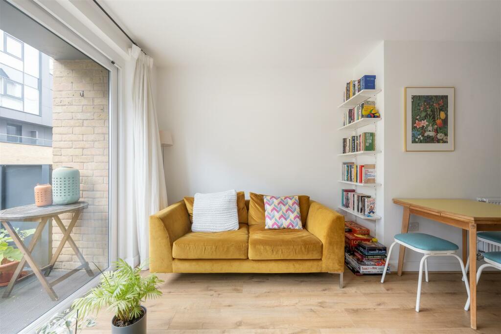 Hoffmans Road E17