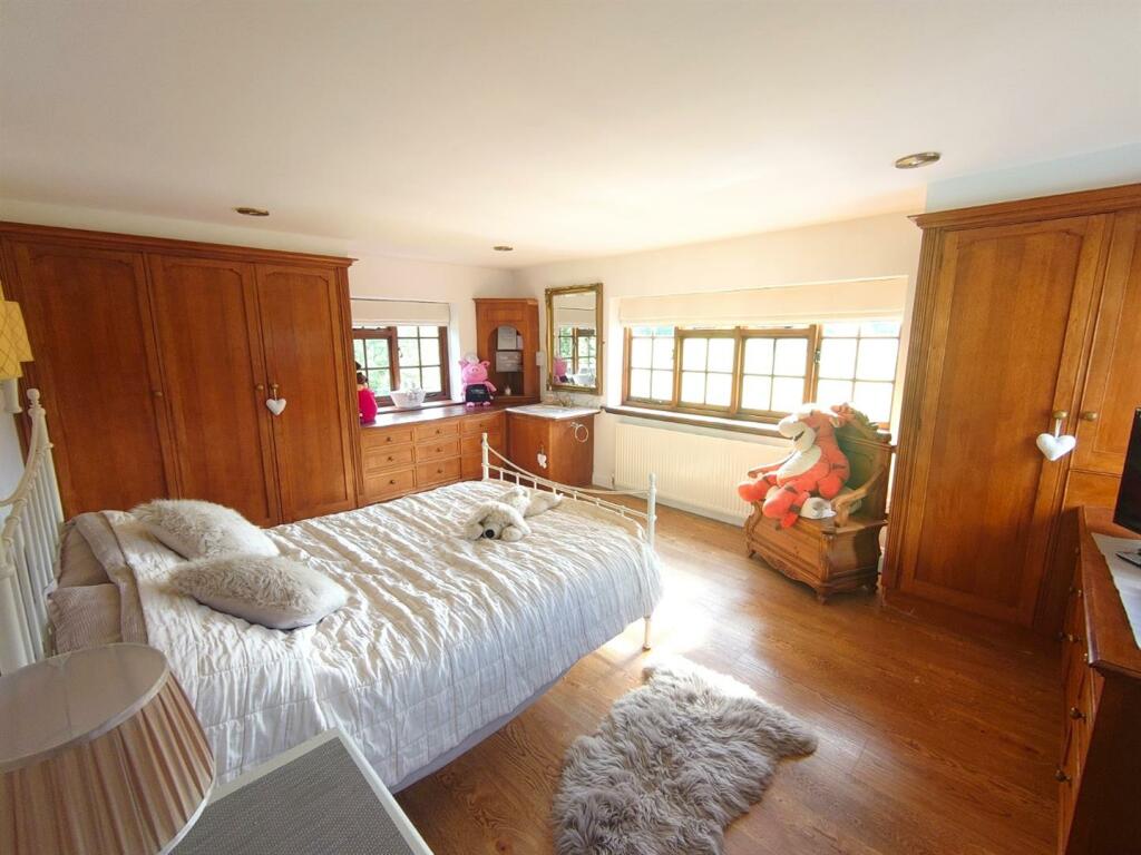 Bedroom 2.JPG