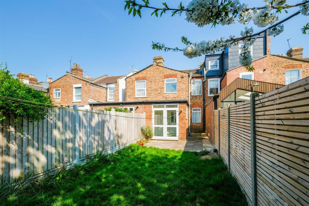 21 Woodend road-28.jpg