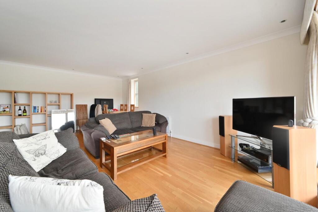 51-King-Henrys-Reach (2).JPG