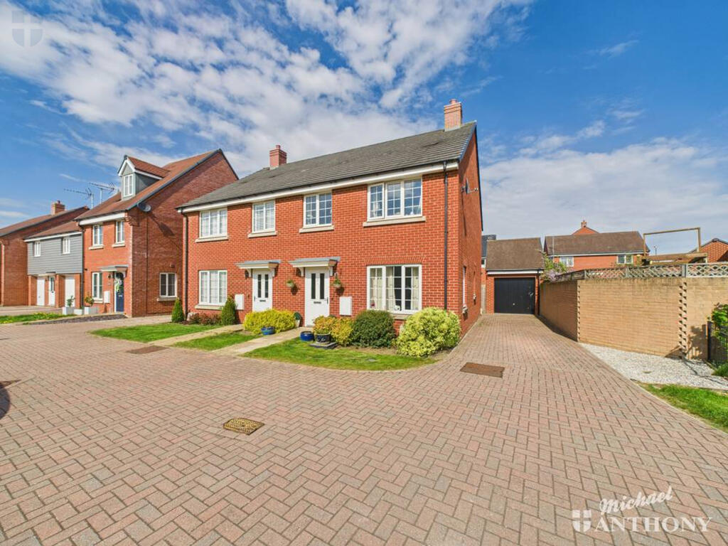 CAM03218G0-PR0614-STILL005-thumbnail-h750-70