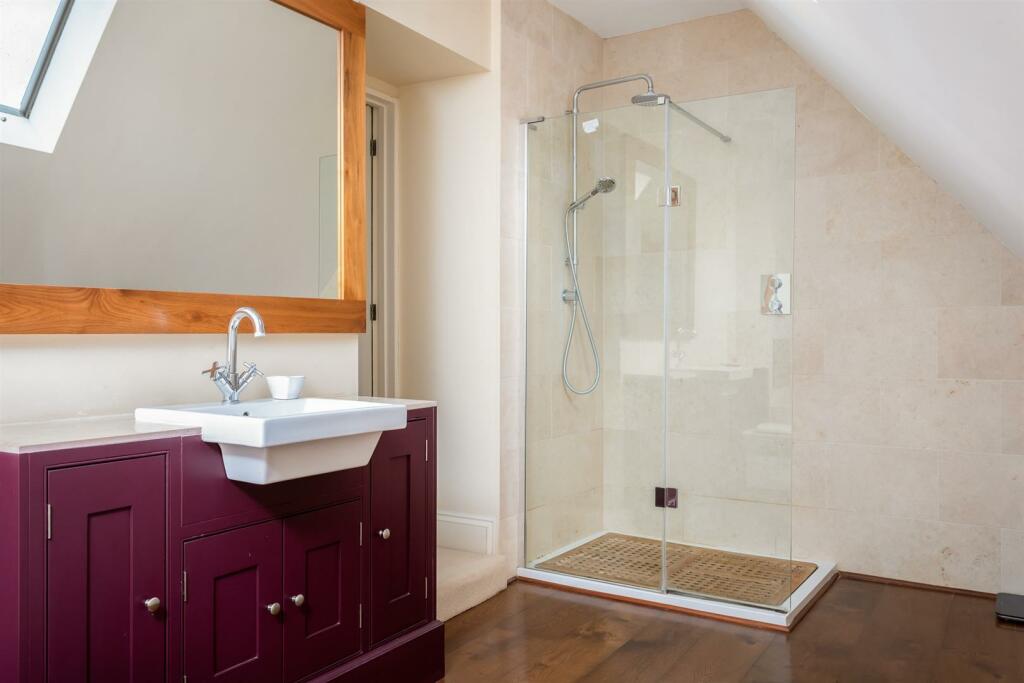 63 - Chipping Croft - GL8 8DQ - Web.jpg