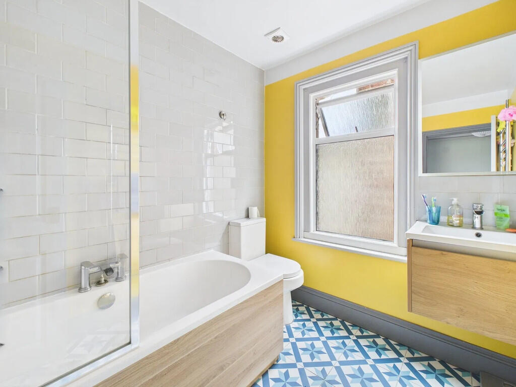 CAM04938G0-PR0092...