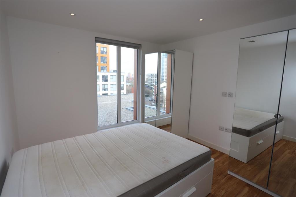 bedroom 2.JPG