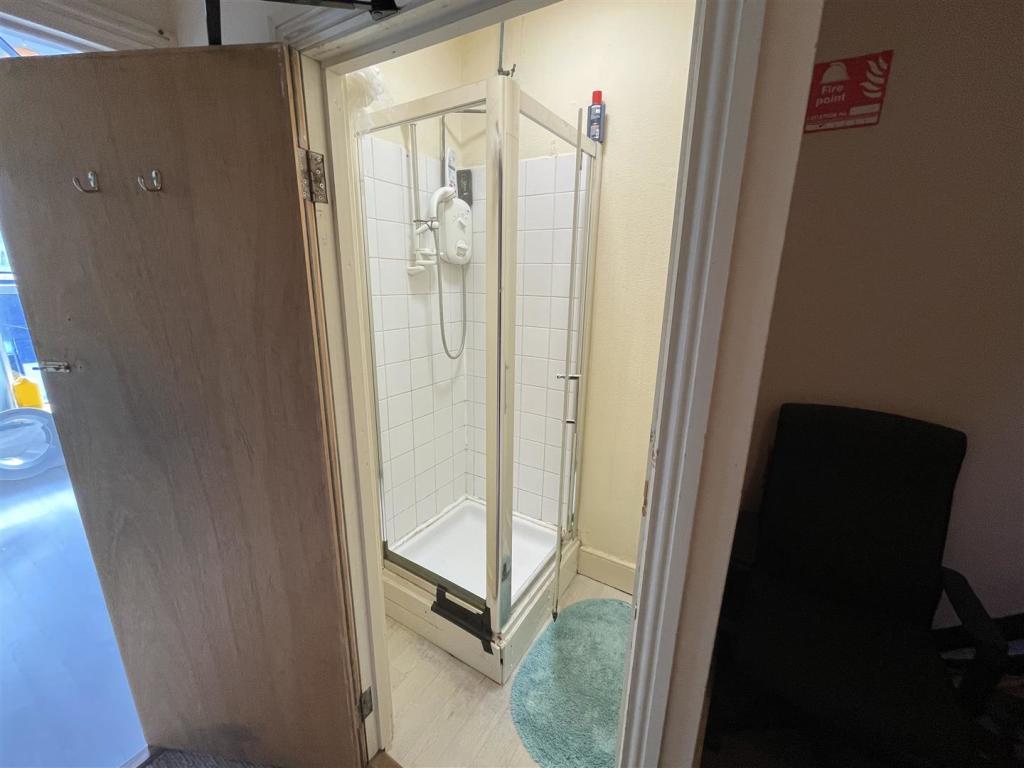 SEPARATE SHOWER