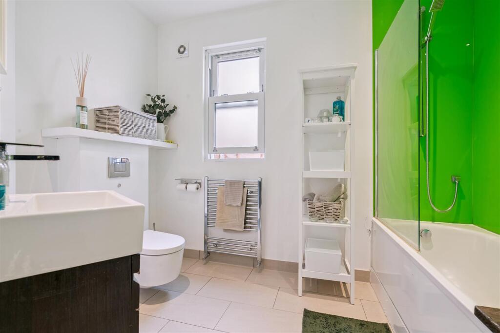 Flat A 5 Oxford Road, London bathroom.jpg