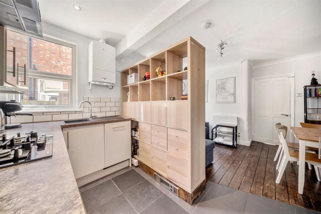 Kitchen &amp; Living