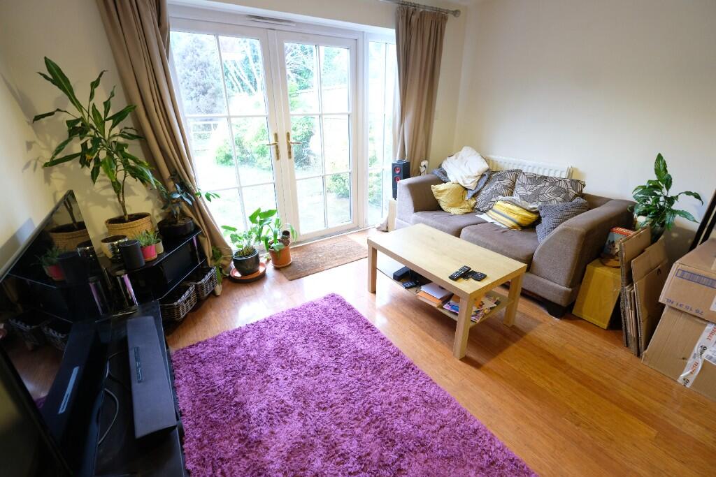 SITTING/DINING ROOM