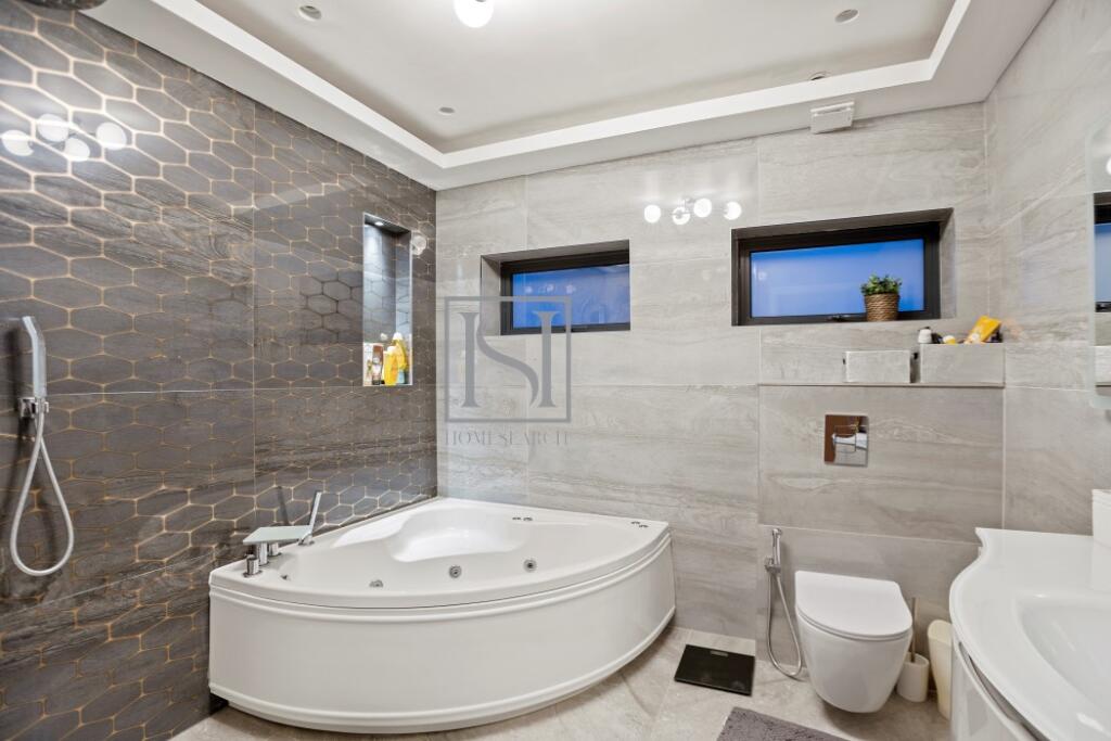 Main Bedroom Ensuite