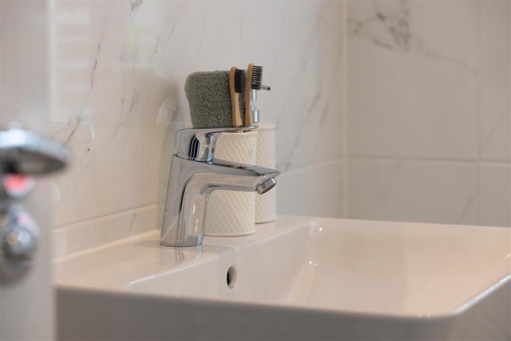 A1234-096-3-Bed-House-Mountbatten-Park,-North-Badd