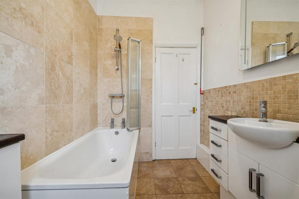 86 Idlecombe Road SW17 bathroom 2.jpg