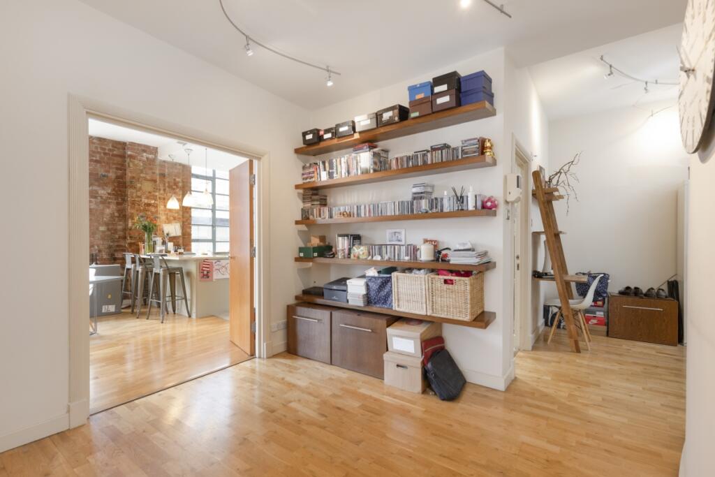 Boss House, 2 Bos...