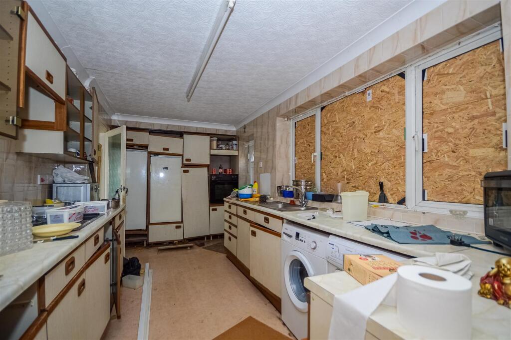 DINING/KITCHEN