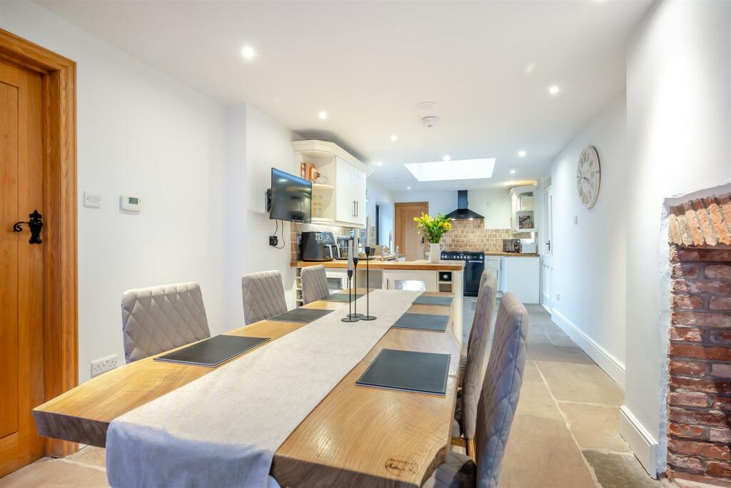 8582263-interior09.jpg