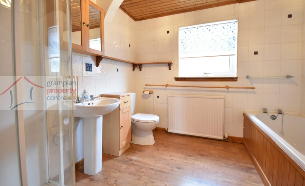 bathroom .JPG