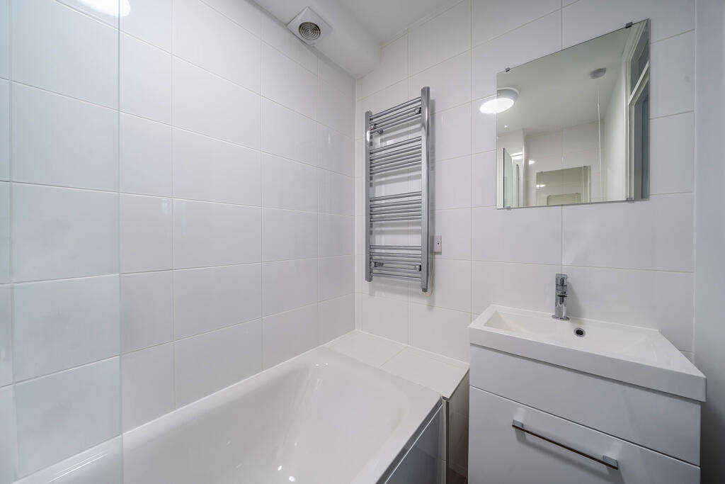 1360370-6-68d3fba...