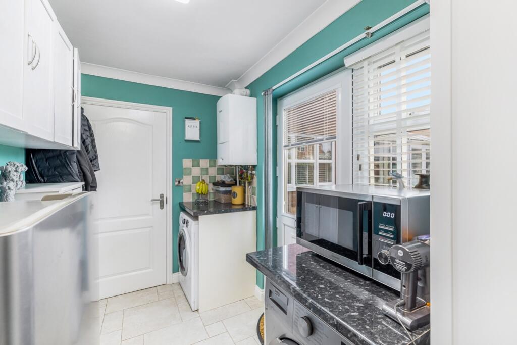 5 Richard Busby Way (Lutton)-25