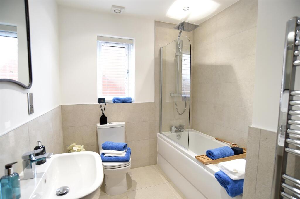 The Oak Show Home Family Bathroom.jpg