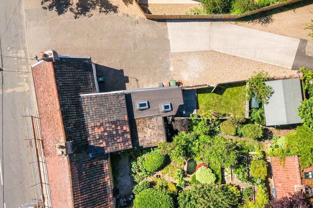 1440px-Cavell Cot...